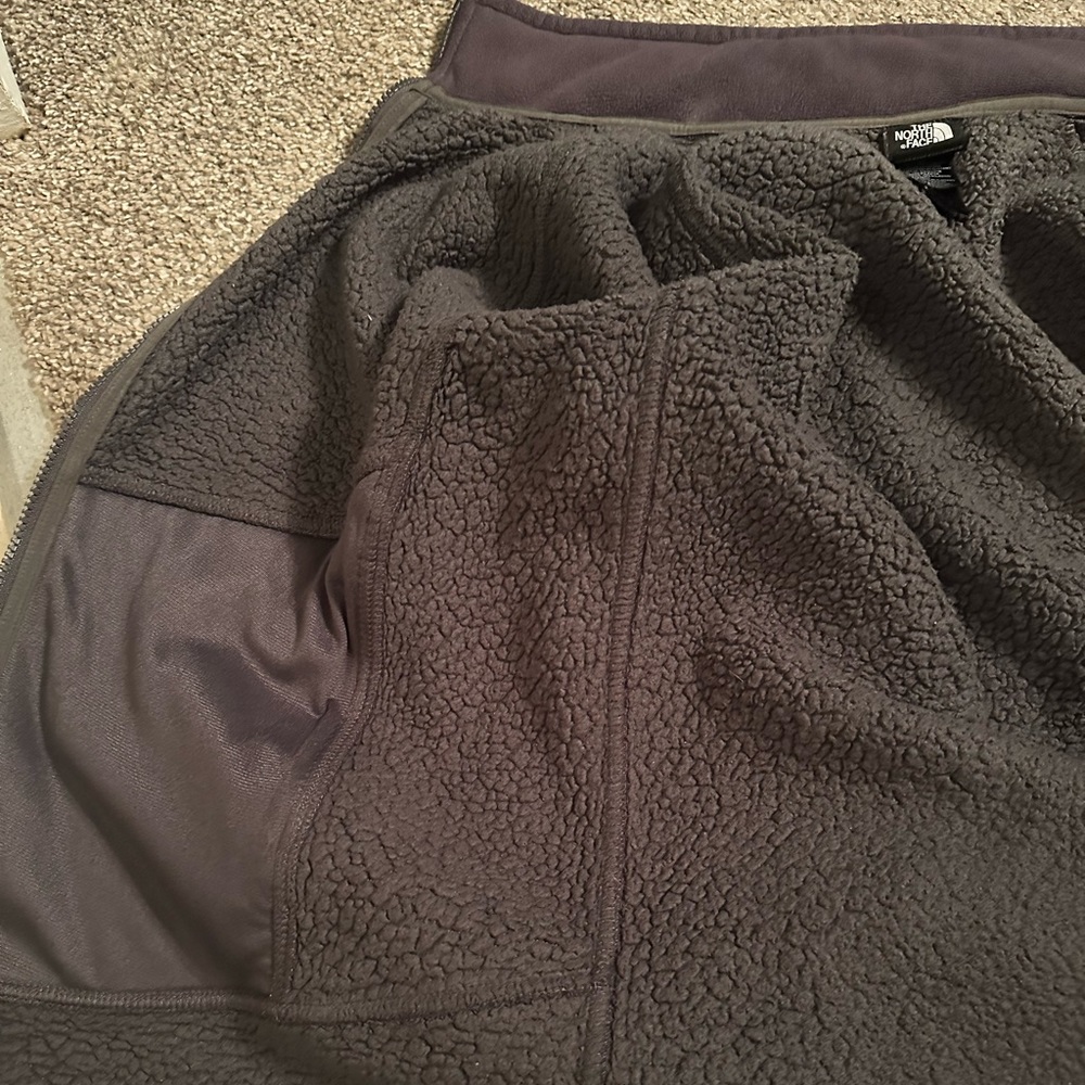 North face XL boys jacket - Picture 3 of 6